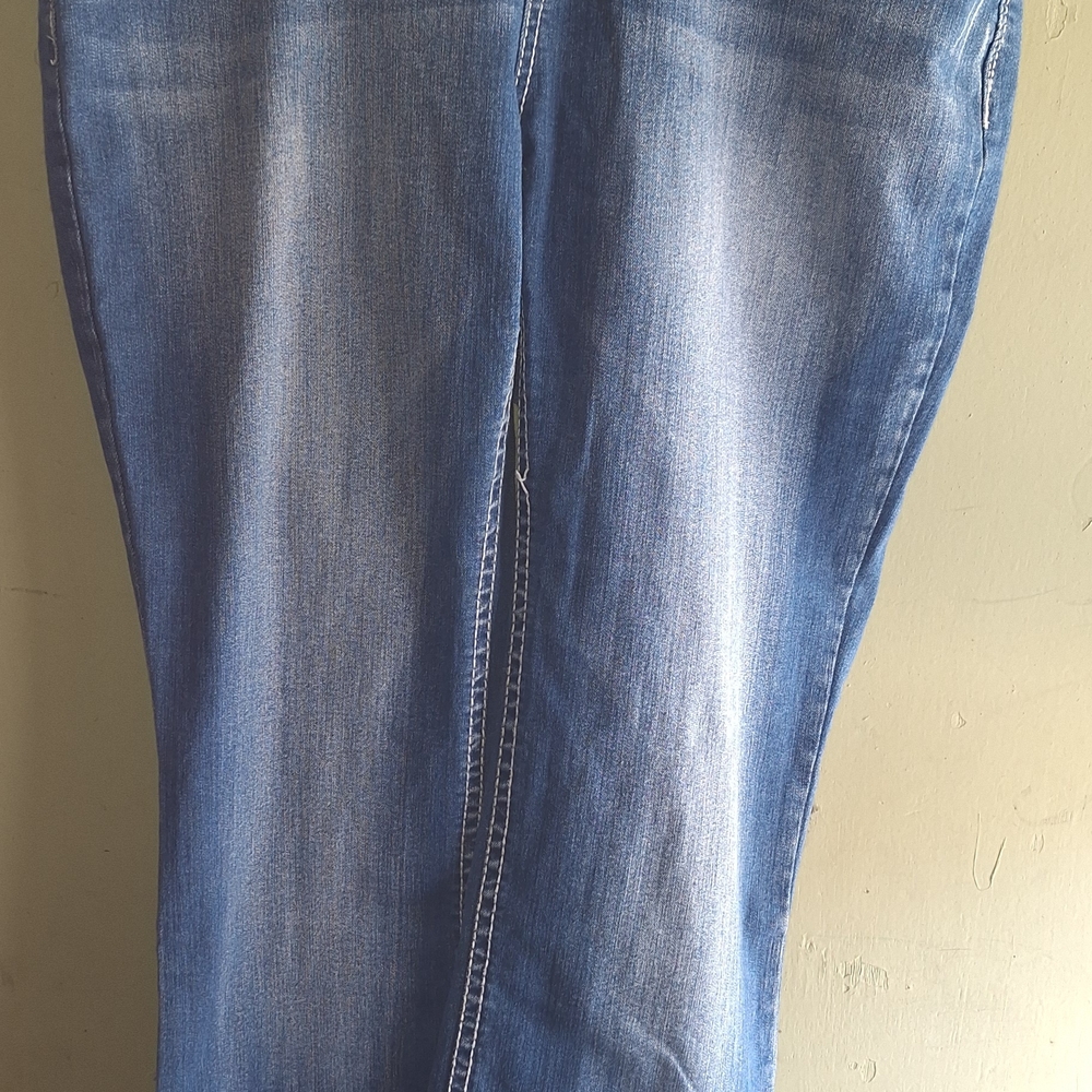 Wallflower Boot Cut Jeans in Medium Blue Wash